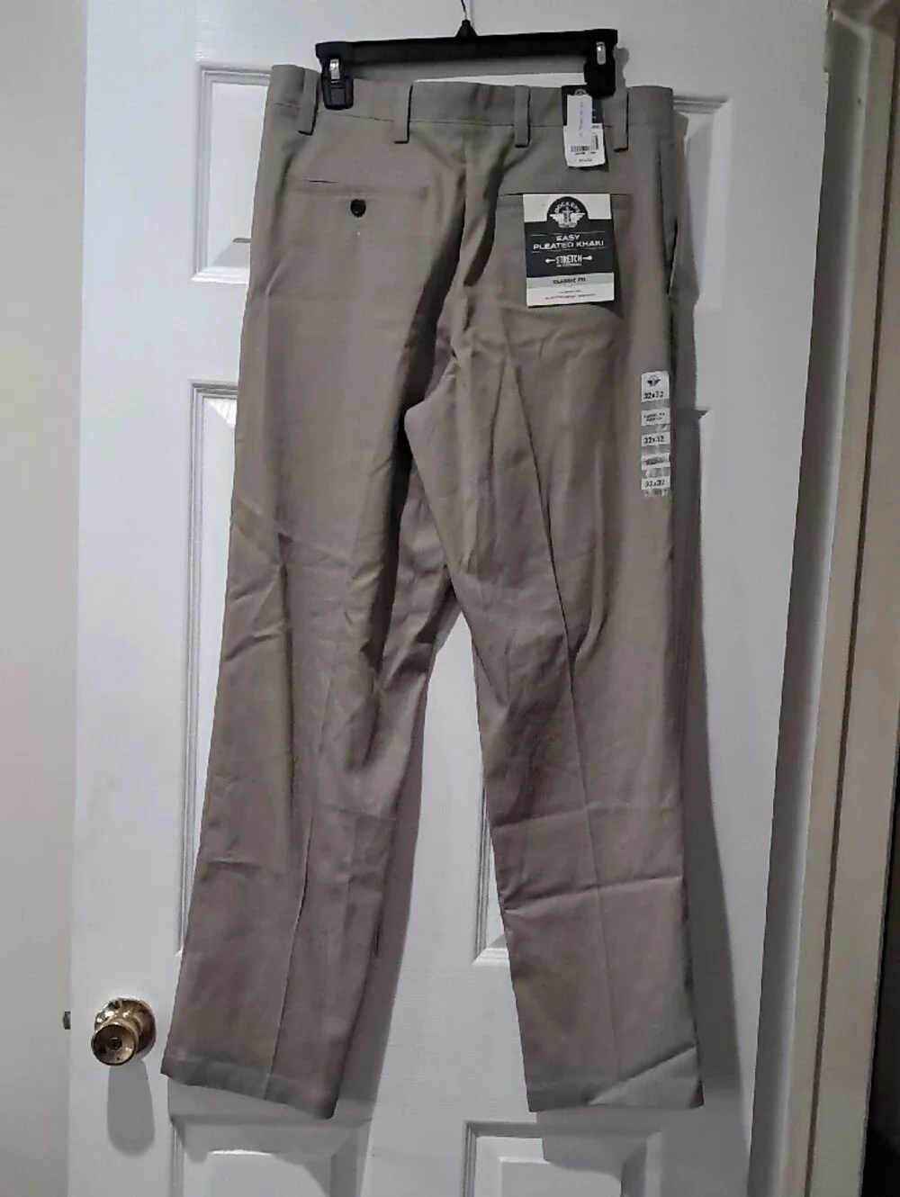 Dockers Men's Pleated  Pants in Khaki Beige